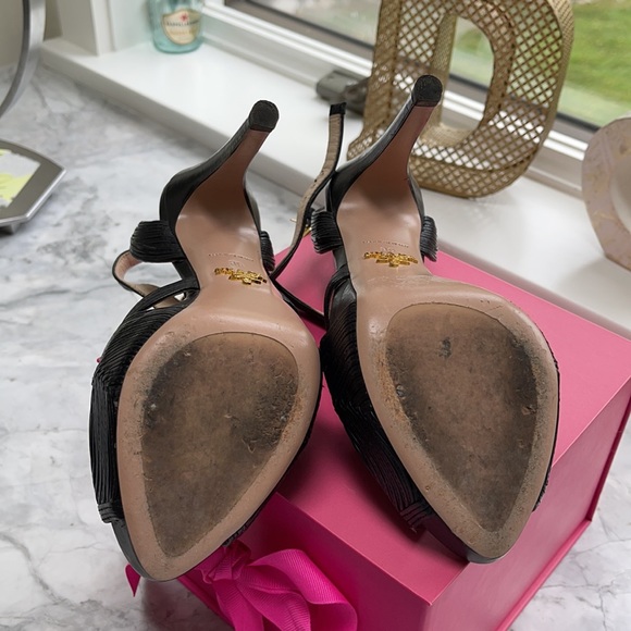 Beautiful pair of Prada high heels - Picture 4 of 4